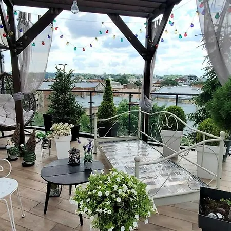 Apart-terrace On Baker Street