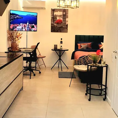Apart-terrace On Baker Street Apartment *