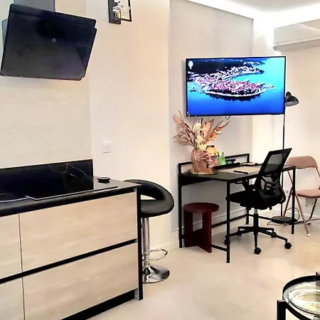 Apart-terrace On Baker Street *