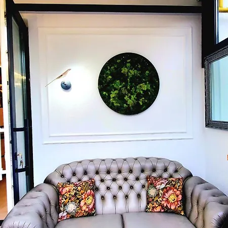 Apart-terrace On Baker Street