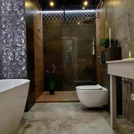 Apart-terrace On Baker Street *