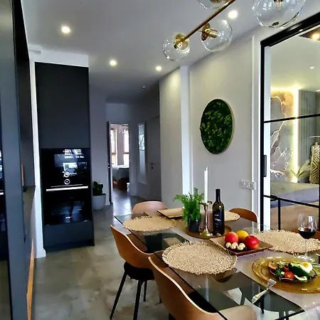 Apart-terrace On Baker Street Apartment