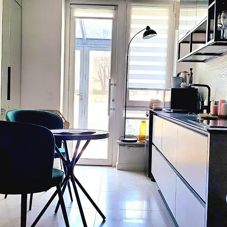 Apart-terrace On Baker Street *