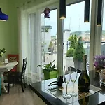 Apart-terrace On Baker Street Apartment