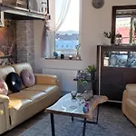 Apart-terrace On Baker Street