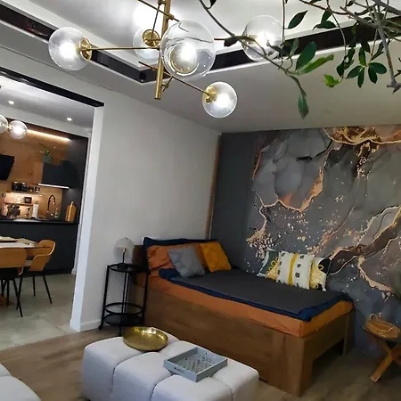 Apart-terrace On Baker Street