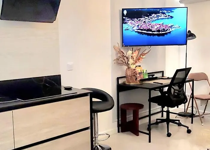 Apart-terrace On Baker Street *