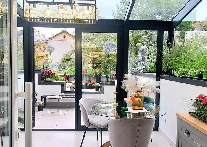 Apart-terrace On Baker Street